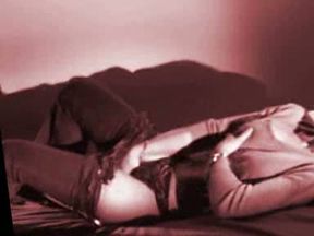 Amater girlfriend has her fingers under her panties for a reason