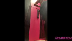 une seance d essayage dans un sex-shop que je vous partage mes petits voyeurs ...