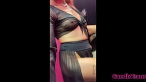 une seance d essayage dans un sex-shop que je vous partage mes petits voyeurs ...