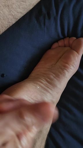 My Wrinkled Soles From Curled Toes Catch Hot Cum While I Masturbate to Orgasm in This Solo Adventure