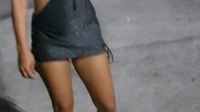 Em praia e sem calcinha adoro mostrar bunda e pagar peitinho