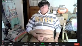 otaku gordo y exhibicionista se pajea en videollamada grupal de zoom