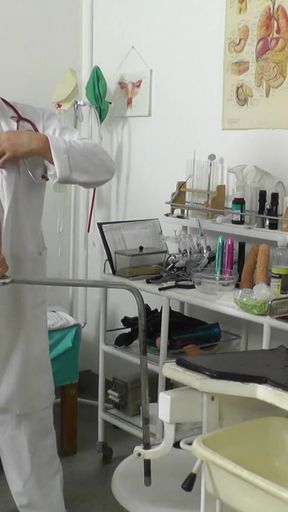 Mature Gyno - Sexy Granny Gyno Exam Recorded by Perverted Gynecologist