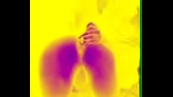 Eu stau in lanul de porumb și mă  penetrez cu vibratorul in timp ce cel mai bun prieten al meu mă filmează cu o drona cu termoscanare