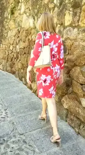Hola, voy a empezar a lanzar videos míos siendo cazada en la calle y practicando sexo ahora que hace calorcito, tipo Put..Locura..., jiji, me encantan que me ofrezcan un regalito a cambio de enseñar…