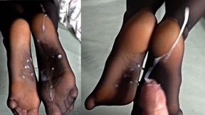 4K | Extreme Nylon Footjob from (18+) teen with 3 cumshots on the soles of her pantyhose + BONUS Scene