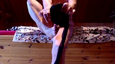 Schwarze Strumpfhose für FAN anziehen