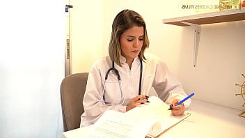 petite doctora de co&ntilde_o apretado se folla a su paciente bbc - Melanie Caceres &amp_ BorisJackson