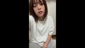 【ズボン越しにオナニー】一般素人女子大生がお風呂あがりにおまんこを触ってオナニー姿が興奮する。