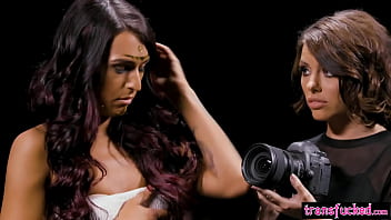 Photographer squirts when her shemale model fucks her