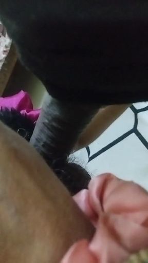 Land Ko Chusa Kar Malish Korte