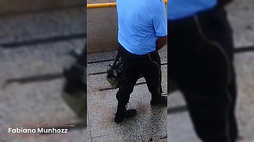 Baixinho pegando o motorista do ônibus no mato
