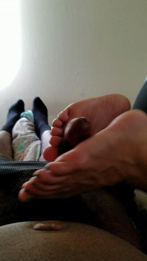 Roxy green toes footjob sampler