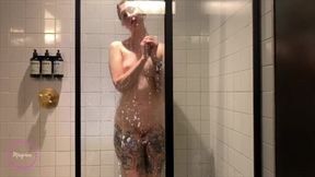 Tattooed girl Magnea rubs her pussy in the shower