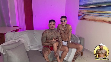 MALOCA SAFADO SENTANDO NA PICA DO MACHO TATUADO - PARTE I