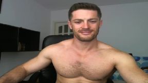 Hunky Stud Jerks Off Live