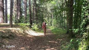je me promene entierement nue au lac des montagnes