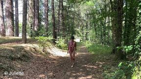 je me promene entierement nue au lac des montagnes