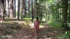 je me promene entierement nue au lac des montagnes