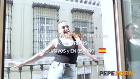 Naughty MILF Clara Montoro shows off her skills for amateur guys