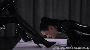 ”Shiny Latex on Mia & Scarlett”