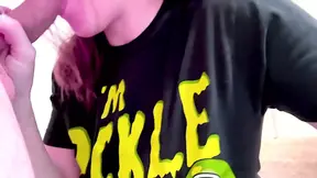 Dikke MILF wordt van achteren geneukt en een creampie