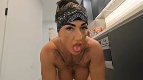 Tattooed muscle man gives golden shower and deepthroat