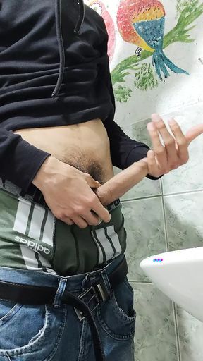 Big and rich cock gives a good cumshot