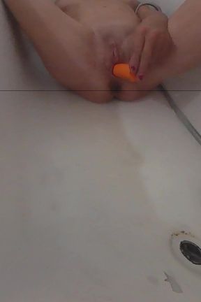 Lizzy Yum VR 2025 Dilating Bathing Edging Masturbation #15