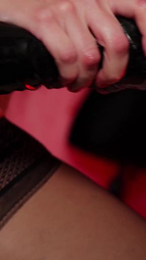 Sabien Demonia Will Treat Alice Maze's Asshole as She Deserves