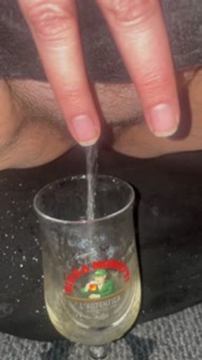 Piss ready to drink. Watch me squirt in your cup