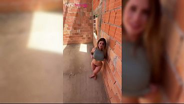 Pedreiro socou o PAU GROSSO na minha BUCETA melada em plena obra - Aline Novak