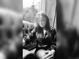 Ebony and white smokin' queen