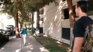 Billy Glide défonce le cul serré d'Alexis Texas après une fellation bâclée