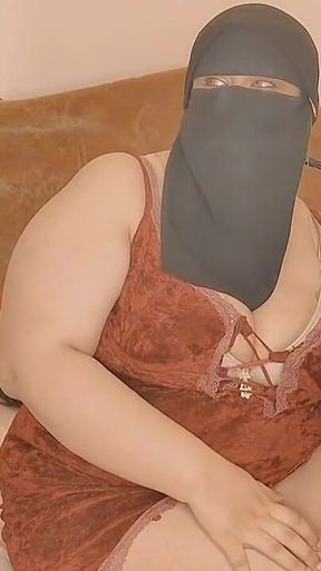 An Egyptian Sex Film Shows Qamar Having Sex in Her Large Buttocks, with *** Language.