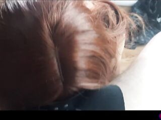 Рыжая красотка в кожаных чулках получает кремпай в свою киску