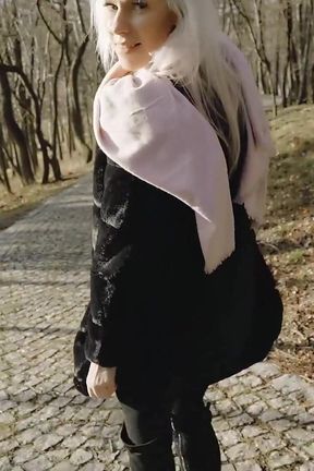 Risky Public Fuck on the Walk with Random Guy From Tinder