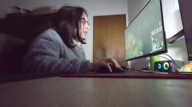 Furry eGamer gets railed live on League of Legends stream