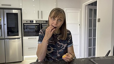 Sexy Orange Eating