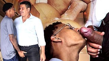 YURI GAÚCHO - PUTO SEDUZIU O CORRETOR DE IMÓVEIS E ENTROU NA PICA GROSSA - SEXO GAY INTERRACIAL
