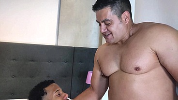 YURI GAÚCHO - PUTO SEDUZIU O CORRETOR DE IMÓVEIS E ENTROU NA PICA GROSSA - SEXO GAY INTERRACIAL
