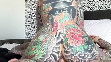 Heavily tattooed slut Tiger Lilly gives up the ass
