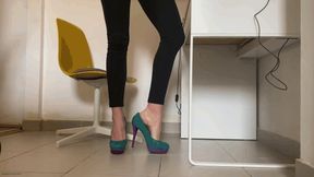 SORE FEET IN VERY HIGH HEELS (PART 1) **CUSTOM CLIP** - MP4 Mobile Version