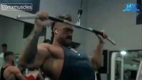 Hombre musculoso para pajearse 3 horas C Bum motivaci&oacute_n gym