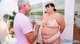 Chubby Leila Lewis Likes to Fill Her Mouth While Having a Massage