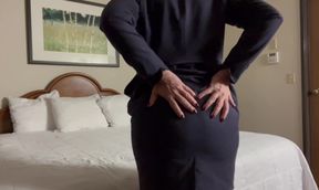 Fa Fiona Has Some Fun in Her Hotel Room with a Pillow