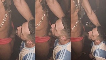 Chupando verga en la disco - #loop #bigcock #black #public