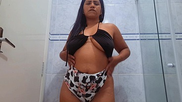 Banheiro do Sogro: Masturbação e Esguicho de Tesão, Enfiei a Mão Toda e Gozei Gostoso