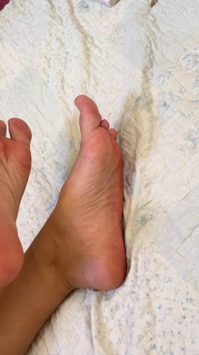 Arab Hijabi Girl in Niqab Teases Her Cute Feet and Soft Soles