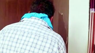 Naukar Ne Sexy Malkin Ki ladko Ke Ghar Me Ghush Ke Usko Chod Diya